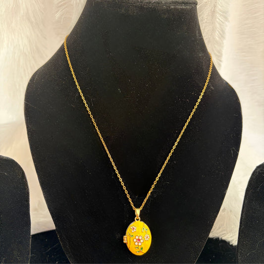 Stainless Steel Gold Plated Floral Enamel Openable Photo Locket Pendant Necklace for Women(Yellow)