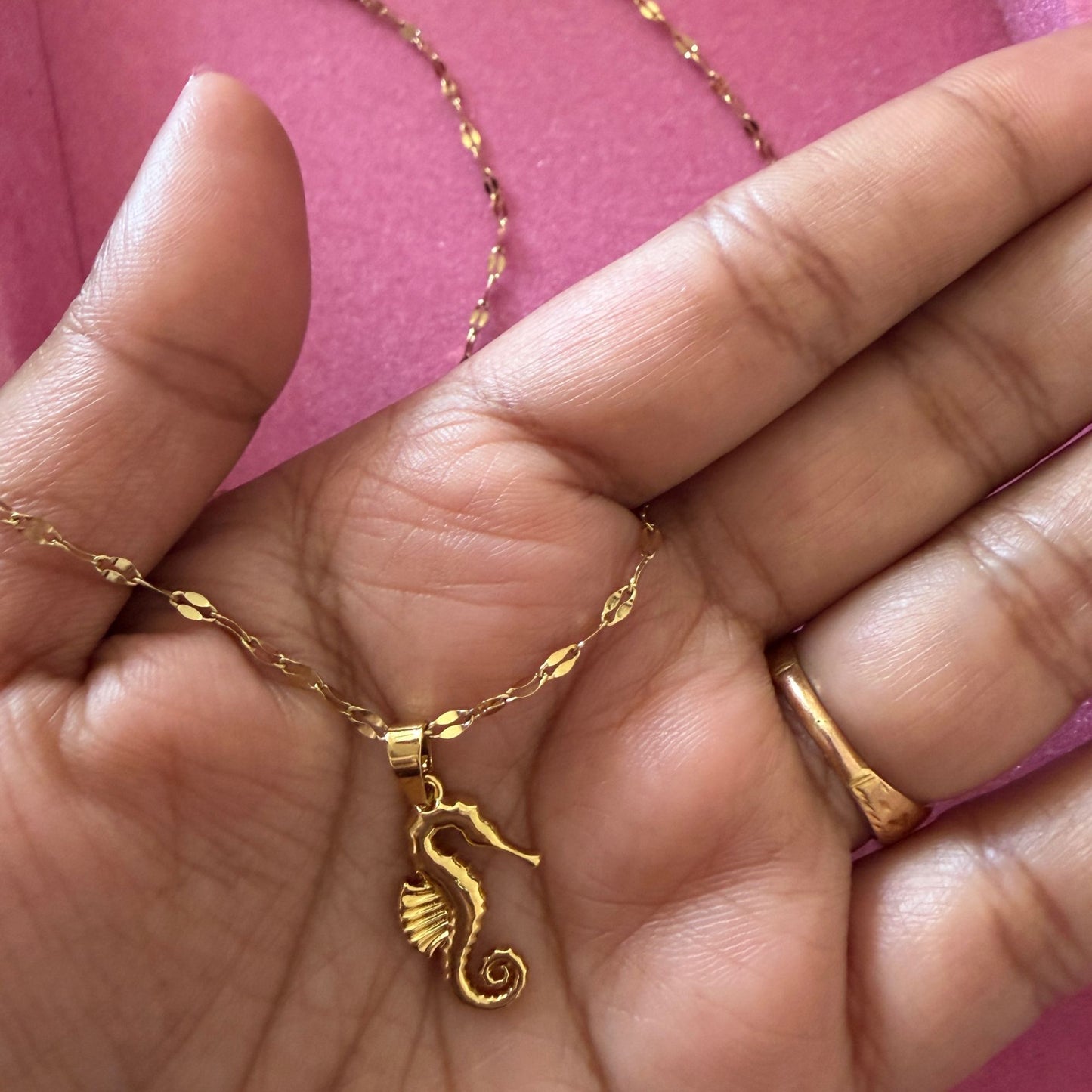 Stainless Steel Gold Plated Gold Seahorse Pendant Neckalce(Anti-Tarnish)