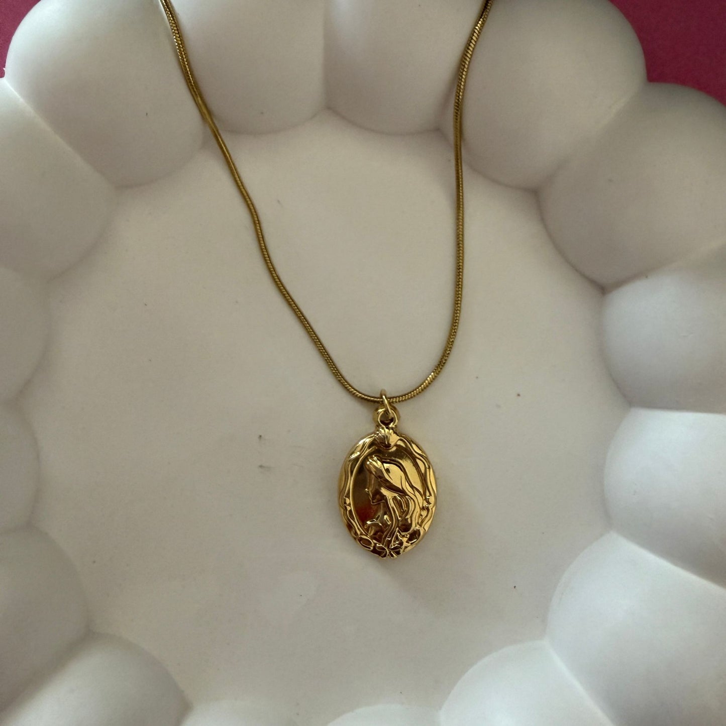 Stainless Steel Gold Plated Gold Princess Pendant Neckalce(Anti-Tarnish)