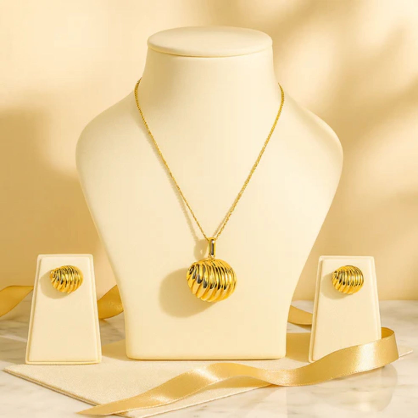 Stainless Steel Gold Plated Gold Shell Pendant Necklace & Earring Set(Anti-Tarnish)